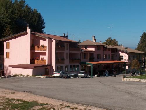 Hotel Edelweiss Сан Дзено ди Монтаня Екстериор снимка