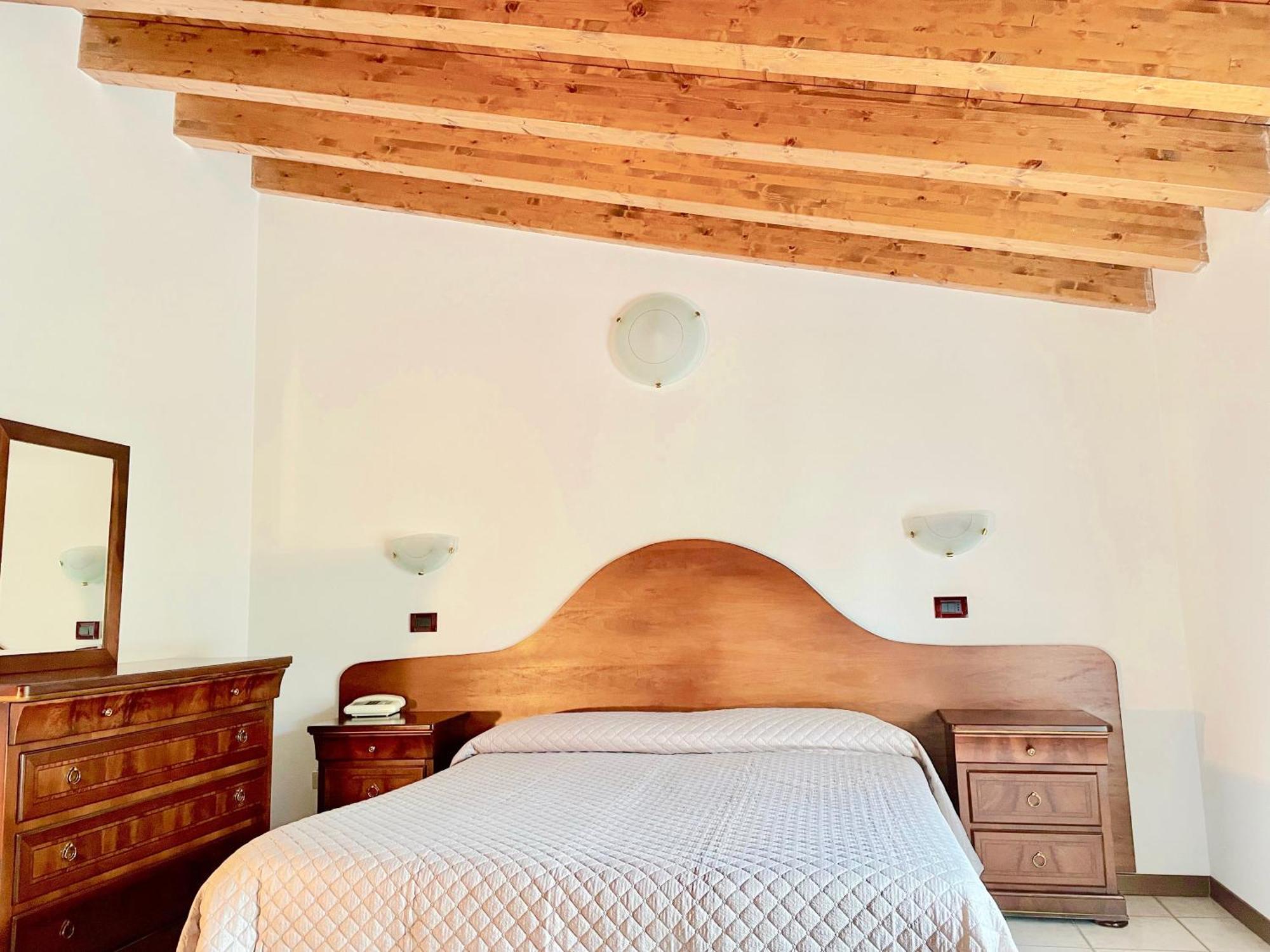 Hotel Edelweiss Сан Дзено ди Монтаня Екстериор снимка