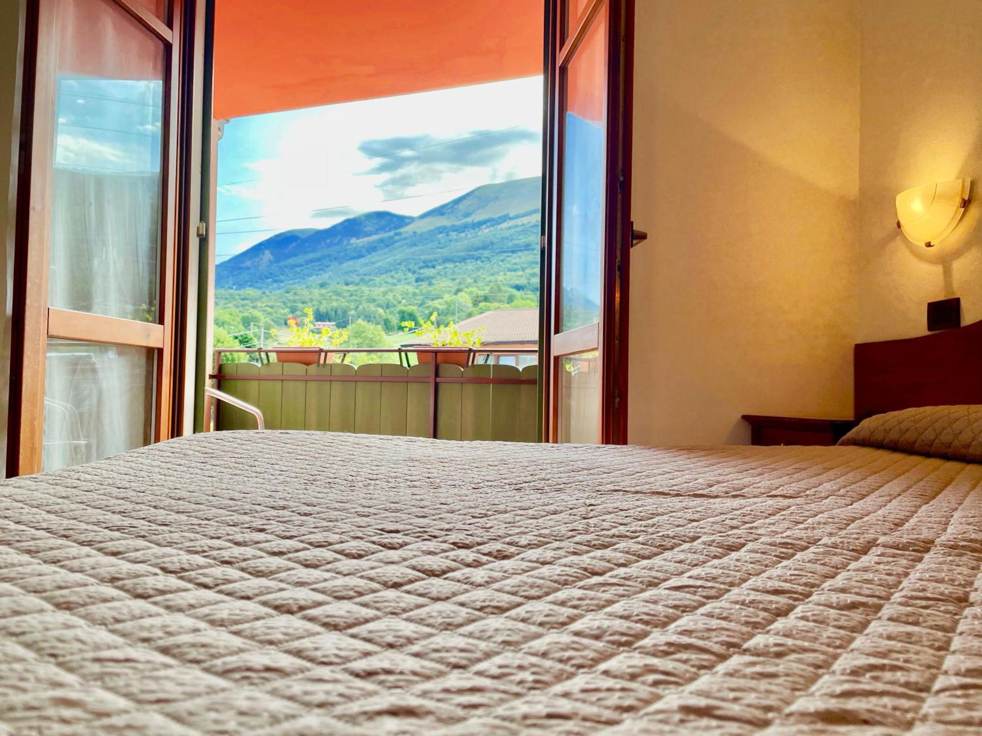 Hotel Edelweiss Сан Дзено ди Монтаня Екстериор снимка